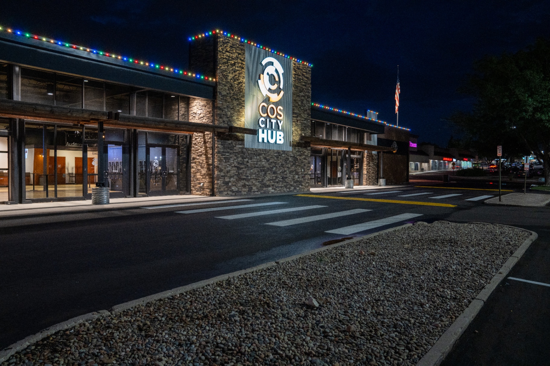 Multicolor lighting on a commercial building